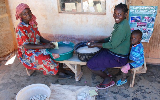 Afrikiko, Kenia: Specksteinprodukte aus Fairem Handel  – CONTIGO Fairtrade Shop Handelspartner