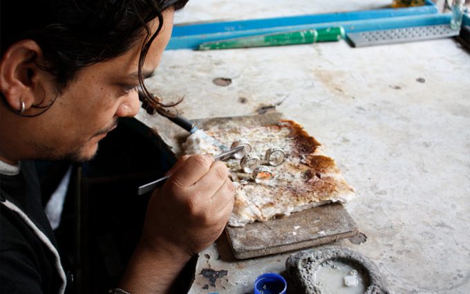 Gautam Handicrafts, Nepal: Schmuck aus Fairem Handel – CONTIGO Fairtrade Shop Handelspartner