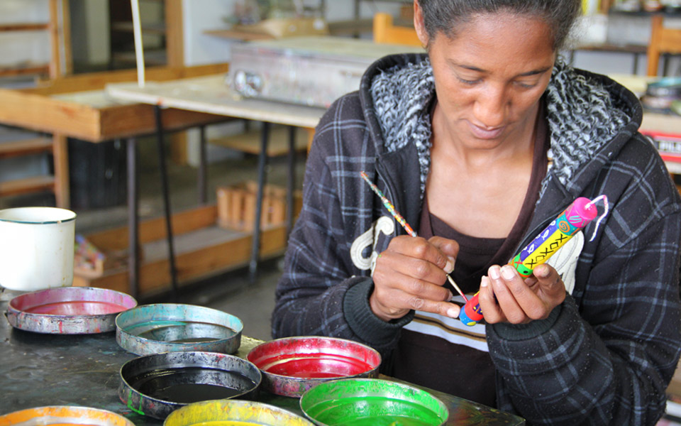 Kapula, Südafrika: Handbemalte Kerzen und Keramik aus Fairem Handel  – CONTIGO Fairtrade Shop Handelspartner