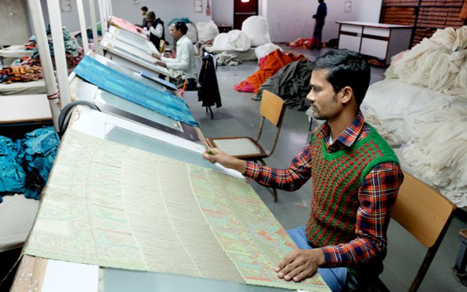 Lila Craft, Indien: Schals aus Fairem Handel – CONTIGO Fairtrade Shop Handelspartner