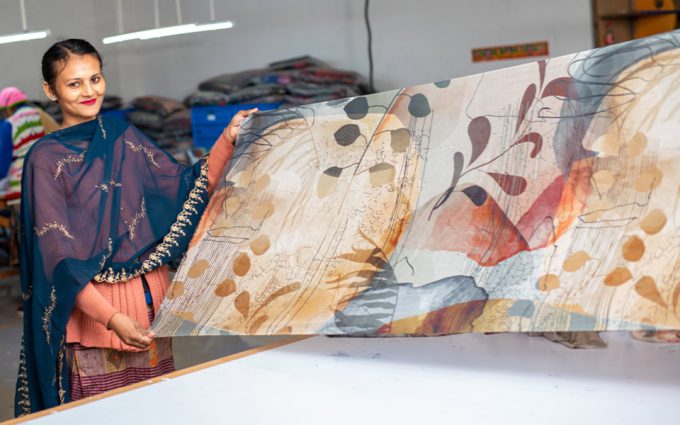 Manjeen, Indien: Schals und Kunsthandwerk aus Fairem Handel – CONTIGO Fairtrade Shop Handelspartner