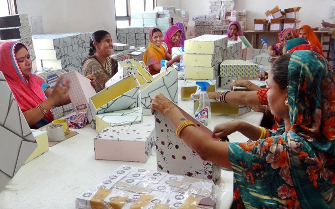 Seet Kamal, Indien: Innendekoration und Papierwaren aus Fairem Handel – CONTIGO Fairtrade Shop Handelspartner
