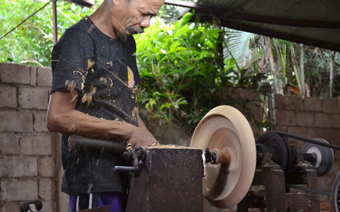 Victori, Philippinen: Acaciaholz Geschirr, Schalen und Besteck aus Fairem Handel – CONTIGO Fairtrade Shop Handelspartner