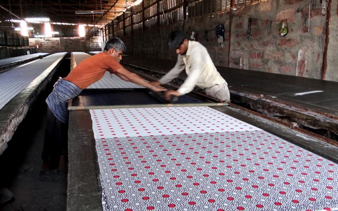Vinayak, Indien: Schals aus Bio-Baumwolle aus Fairem Handel – CONTIGO Fairtrade Shop Handelspartner