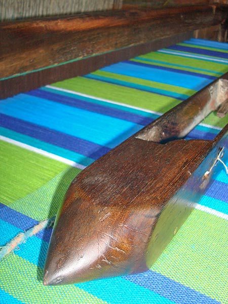 Herstellung H&auml;ngematten auf dem Webstuhl von Contigo Fairtrade Shop