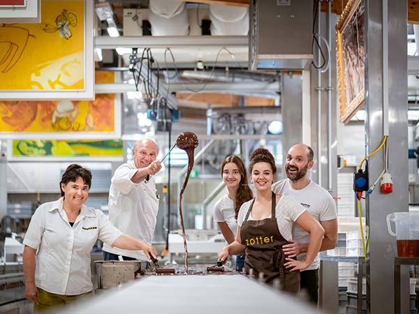 Zotter Schokolade handgeschöpft bio aus Fairem Handel – CONTIGO Fairtrade Shop Handelspartner