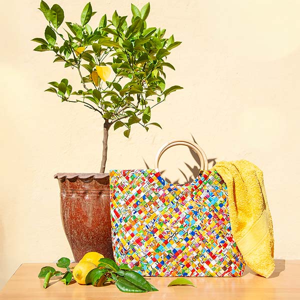 Saftpack UPCYCLING Handtasche Rattan, bunt / CONTIGO Fairtrade Onlineshop