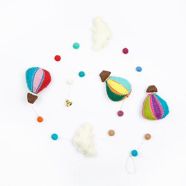 Filz Girlande HOT BALLONS, Regenbogen bunt, 150cm, Wolle, handgefilzt