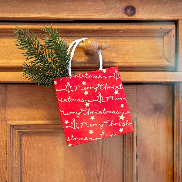 Geschenktüte XS MERRY CHRISTMAS, rot-gold, Loktapapier / CONTIGO Fairtrade Onlineshop