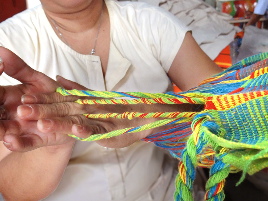 Fair Trade Hängematten und Sessel aus Kolumbien Fair Trade Hängematten aus Kolumbien: Bunte Hängesessel von Comval - CONTIGO Fairtrade Shop
