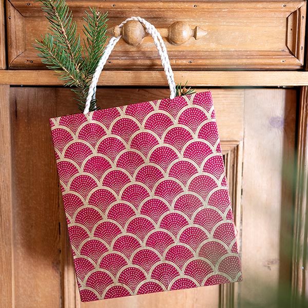 Geschenktüte M JAKOBSMUSCHEL, beere-gold, Loktapapier / CONTIGO Fairtrade Onlineshop