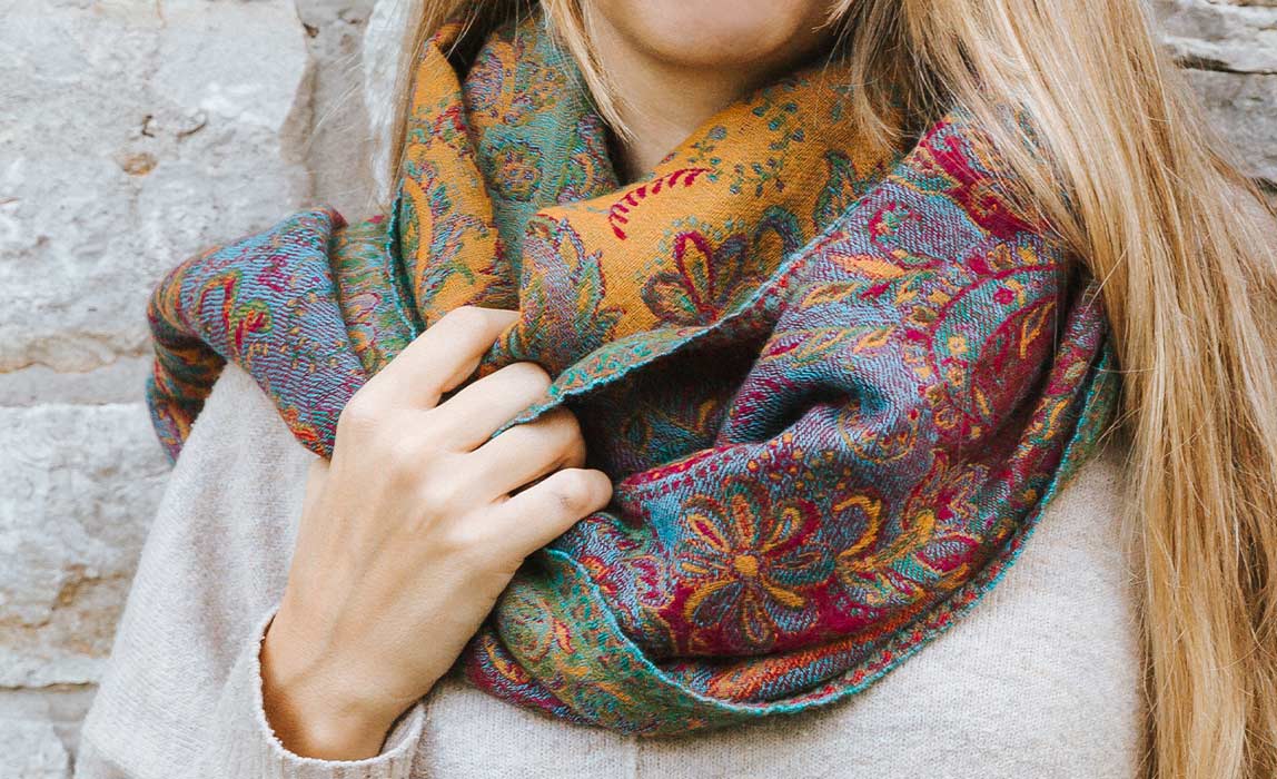 Fair Fashion Paisley Schal aus Bio-Baumwolle kaufen: Nachhaltige und handgefertigte Fair Trade Accessoires von CONTIGO Fairtrade Shop  