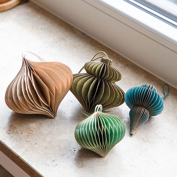 Papierdeko Origami CONE, 7,5 cm, weinrot, Goldrand / CONTIGO Fairtrade Onlineshop