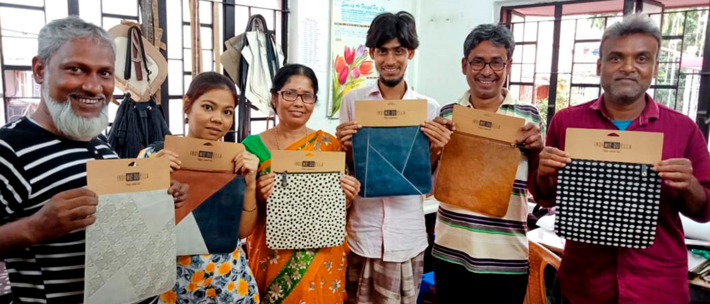 Fair Trade Ledertaschen aus Indien: Indiwieduella Wechselklappen Taschen von Artisan Well - CONTIGO Fairtrade Shop
