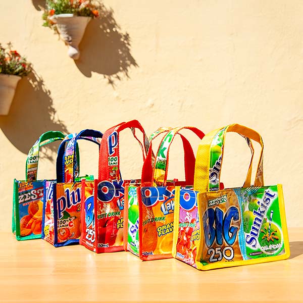 Saftpack UPCYCLING Minitasche, bunt / CONTIGO Fairtrade Onlineshop