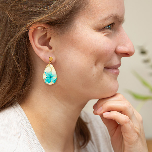 Ohrringe Drop BLÜTEN aqua, vergoldet / CONTIGO Fairtrade Onlineshop