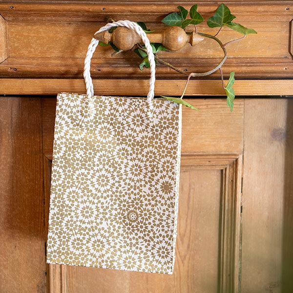 Geschenktüte S MOSAIC, natur-gold, Loktapapier / CONTIGO Fairtrade Onlineshop