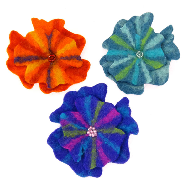 Brosche GERBERA bunt (Stückpreis), Wollfilz / CONTIGO Fairtrade Onlineshop