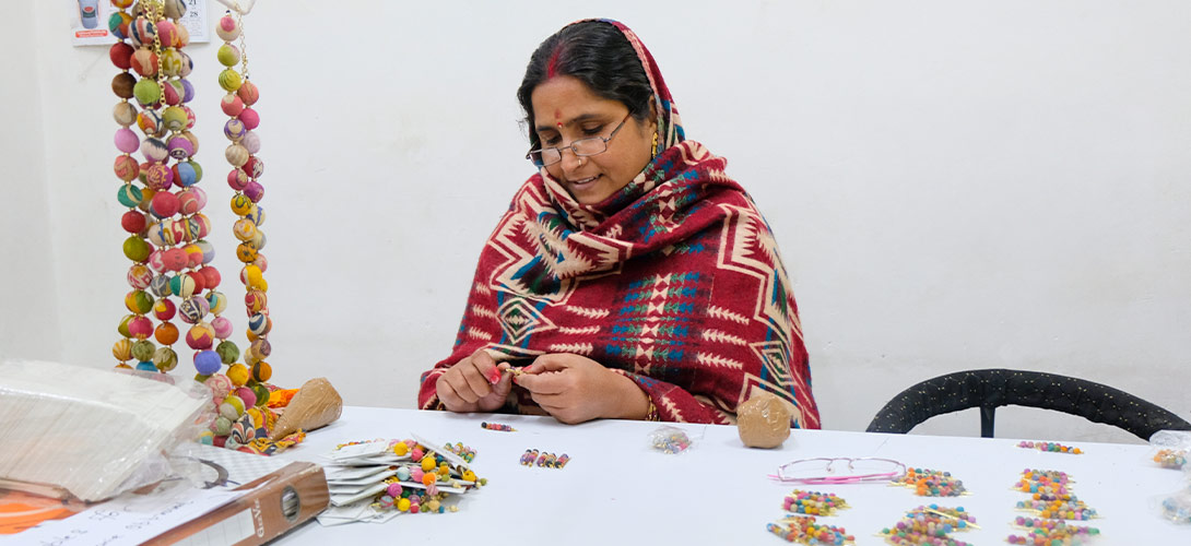 Fair Trade Upcycling-Schmuck kaufen Nachhaltiger Fair Trade Upcycling Schmuck aus recyceltem Stoff: Bunter Modeschmuck, handmade von CONTIGO Fairtrade Shop