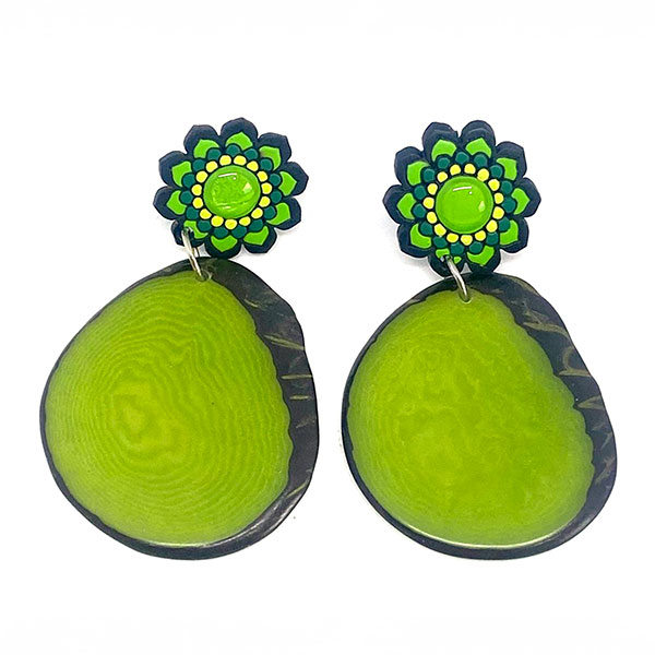 Ohrringe DUO kiwi, Tagua und Flaschenkürbis / CONTIGO Fairtrade Onlineshop