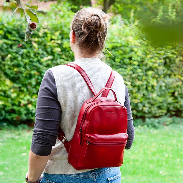 Rucksack Midi SPORTY rot, Ziegenleder / CONTIGO Fairtrade Onlineshop