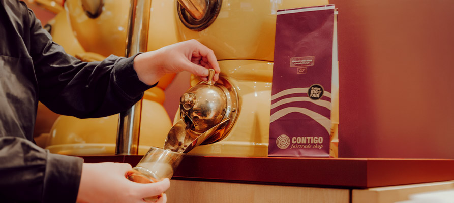 CONTIGO Kaffee frisch geröstet und gemahlen CONTIGO bio und Fair Trade Kaffee wird frisch von Hand abgefüllt und nach Wunsch gemahlen