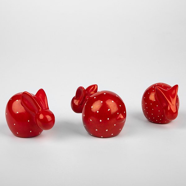 Osterhase FENJA klein, rot, Speckstein / CONTIGO Fairtrade Onlineshop