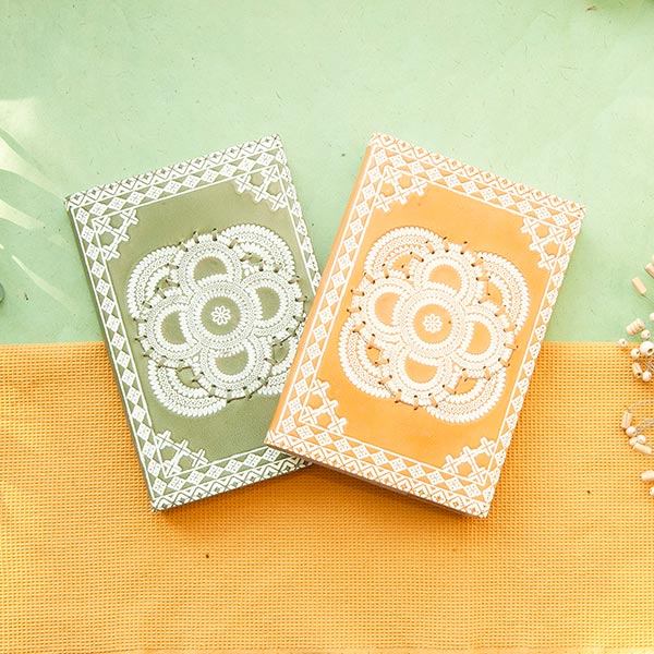 Notizbuch M PATCH, currygelb, nachfüllbar, Leder / CONTIGO Fairtrade Onlineshop