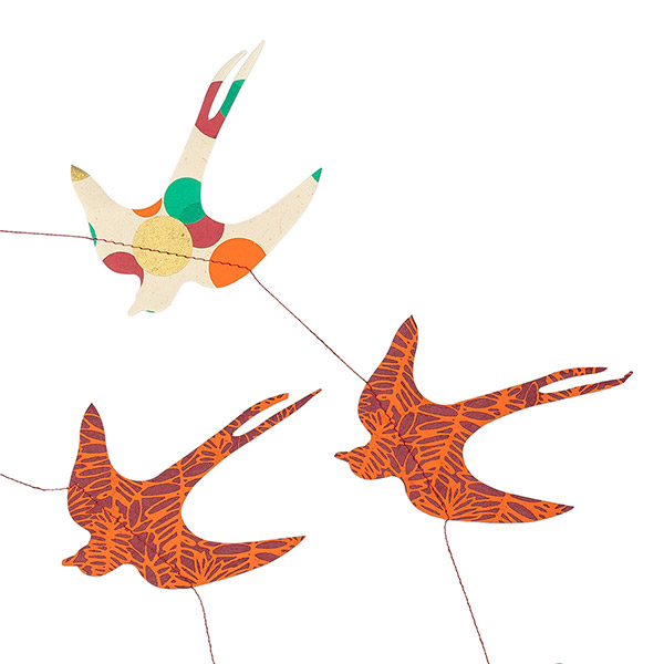 Girlande SCHWALBEN, 180 cm, bunt Loktapapier, handgeschöpft / CONTIGO Fairtrade Onlineshop