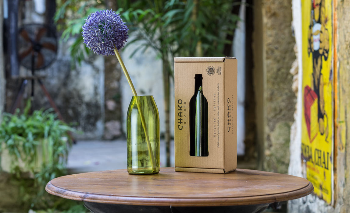 Nachhaltige Fair Trade Produkte kaufen: Produkte aus Recyclingmaterial, Chako Weinflaschen Upcycling Vasen, Gläser, Lampen von CONTIGO Fairtrade Shop