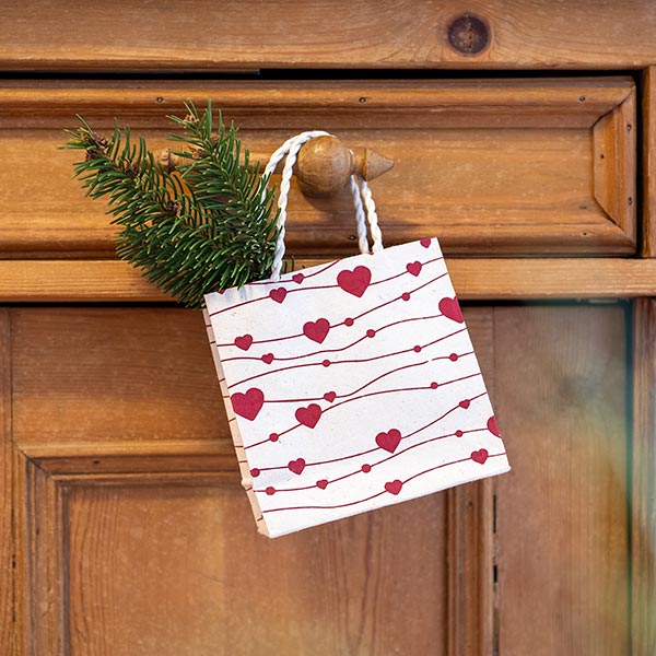 Geschenktüte XS HERZCHEN, natur-beere, Loktapapier / CONTIGO Fairtrade Onlineshop
