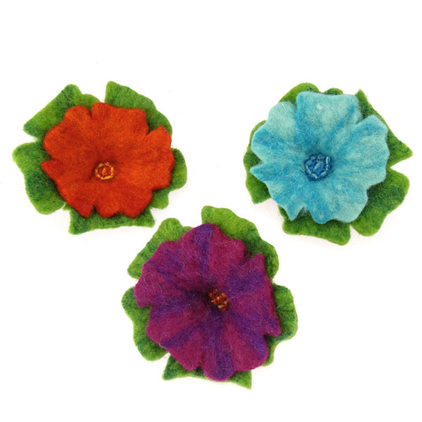 Brosche NELKE bunt (Stückpreis), Wollfilz / CONTIGO Fairtrade Onlineshop