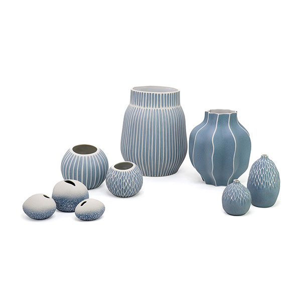 Vase GUGU SAG L, 8x8x12,5 cm, blau-weiß, Keramik, handgemach / CONTIGO Fairtrade Onlineshop