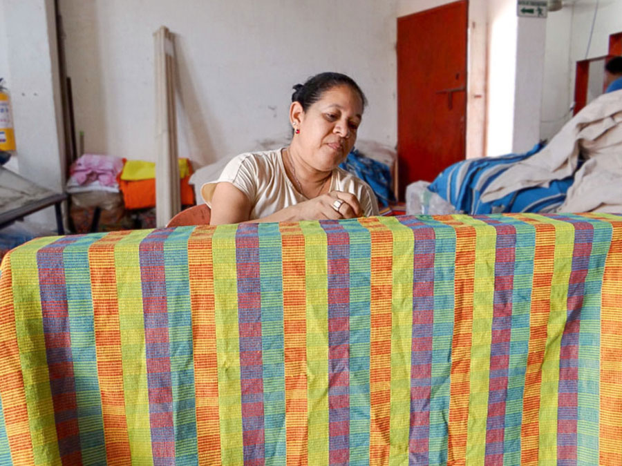Fair Trade Hängematten und Sessel aus Kolumbien Fair Trade Hängematten aus Kolumbien: Bunte Hängesessel von Comval - CONTIGO Fairtrade Shop