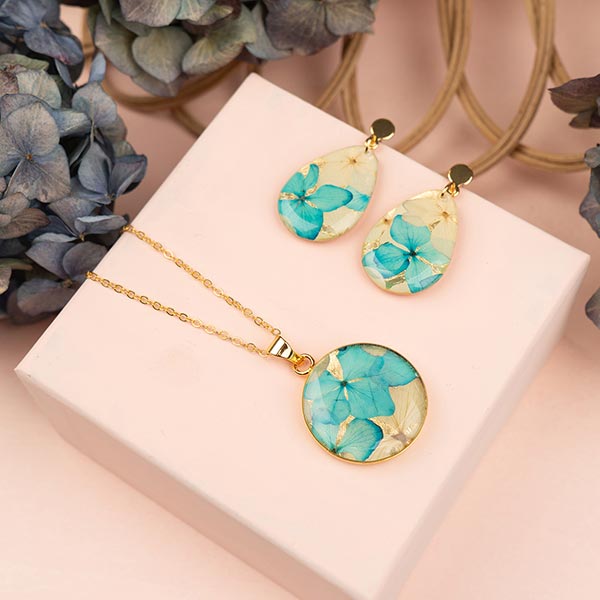 Ohrringe Drop BLÜTEN aqua, vergoldet / CONTIGO Fairtrade Onlineshop
