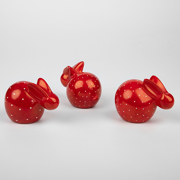 Osterhase FIETE groß, rot, Speckstein / CONTIGO Fairtrade Onlineshop