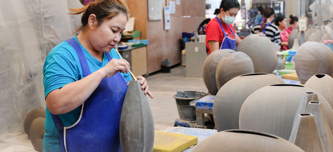 Fair Trade Kunsthandwerk kaufen Nachhaltiges Wohndesign mit handgefertigten Fair Trade Wohnaccessoires: Vasen, Lampenschirme, Wohntextilien, Decken und Tischsets von CONTIGO Fairtrade Shop
