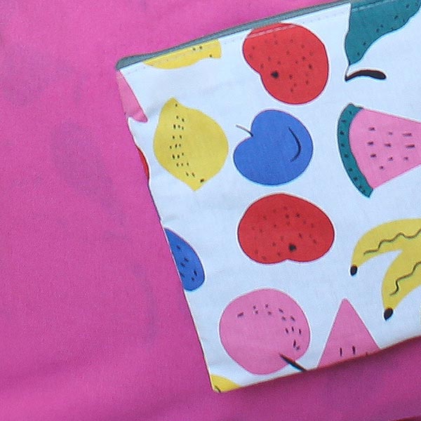 Wendetasche FRUITS, bunt-pink, bedruckte Baumwolle / CONTIGO Fairtrade Onlineshop