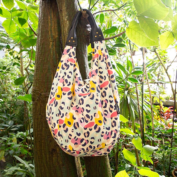 Tasche HOBOBAG LEO, bunt, Baumwollcanvas / CONTIGO Fairtrade Onlineshop