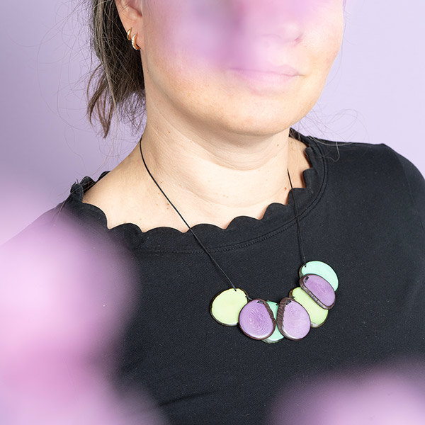 Halskette Overlapping grün violett, Tagua / CONTIGO Fairtrade Onlineshop