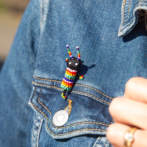 Anstecknadel PROUD TO BE ME Rainbow Traveller / CONTIGO Fairtrade Onlineshop