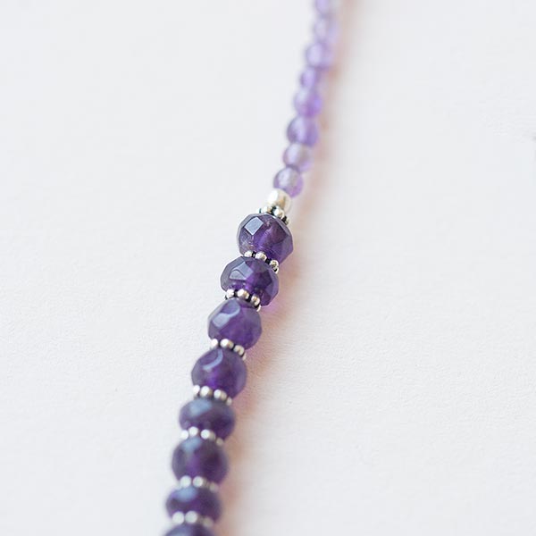 Halskette SPARKLING, Amethyst und Silberperlchen / CONTIGO Fairtrade Onlineshop