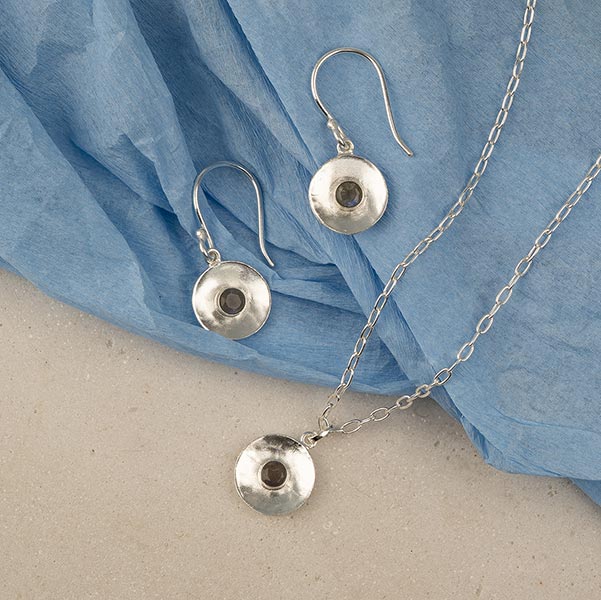 Halskette, Labradorit, versilbert / CONTIGO Fairtrade Onlineshop