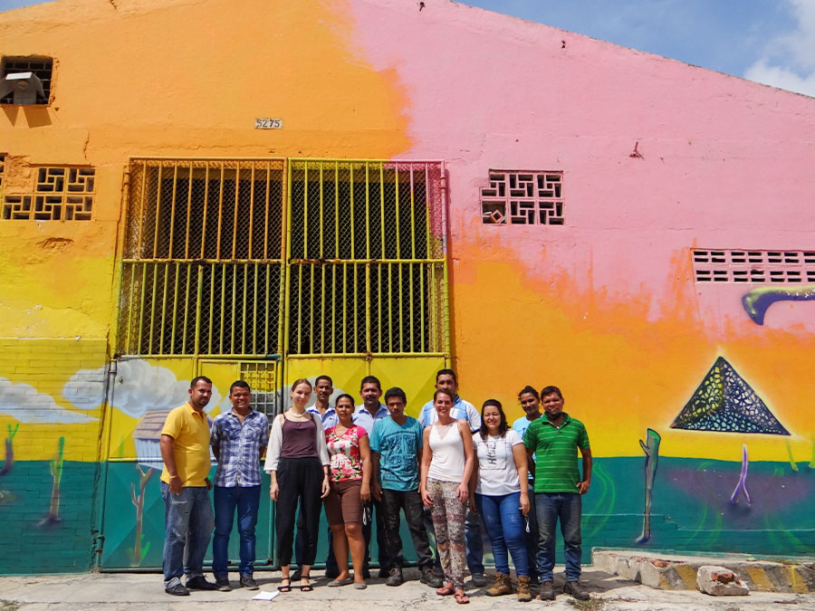 Fair Trade Hängematten aus Kolumbien: Bunte Hängesessel von Comval - CONTIGO Fairtrade Shop
