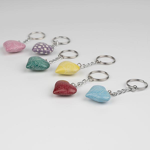 Schlüsselanhänger HERZ bunt graviert, Speckstein / CONTIGO Fairtrade Onlineshop