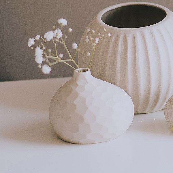 Vase GUGU PIM S, 7,5x9 cm, weiß, Keramik handgemacht / CONTIGO Fairtrade Onlineshop