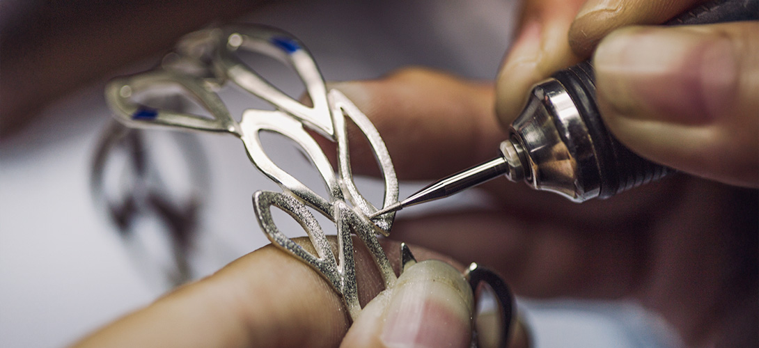 Fair Trade Silberschmuck kaufen: Hochwertige und handgefertigte Ohrringe, Halsketten und Ringe für Sie und Ihn von CONTIGO Fairtrade Shop