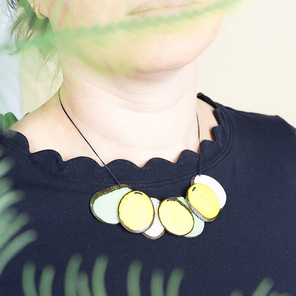Halskette Overlapping Pastelltöne, Tagua / CONTIGO Fairtrade Onlineshop