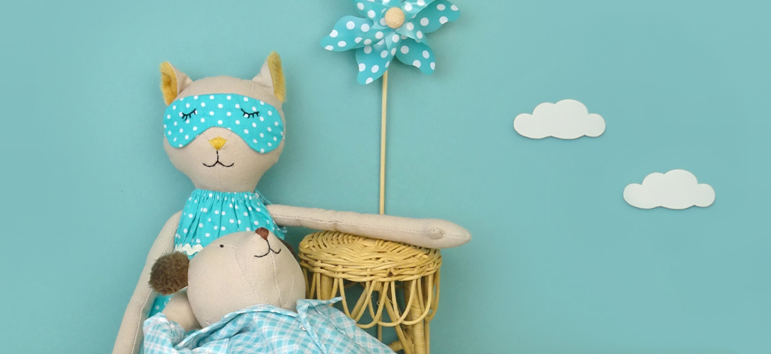 Fair Trade Pettiepet Tierpuppen kaufen: Nachhaltige Stofftiere mit Wechselkleidern und Kinderzimmereinrichtung von CONTIGO Fairtrade Shop